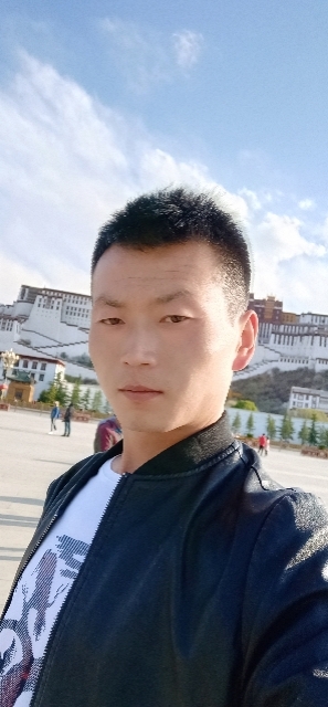 阳光下的小草的第二张照片--邵阳相亲服务中心