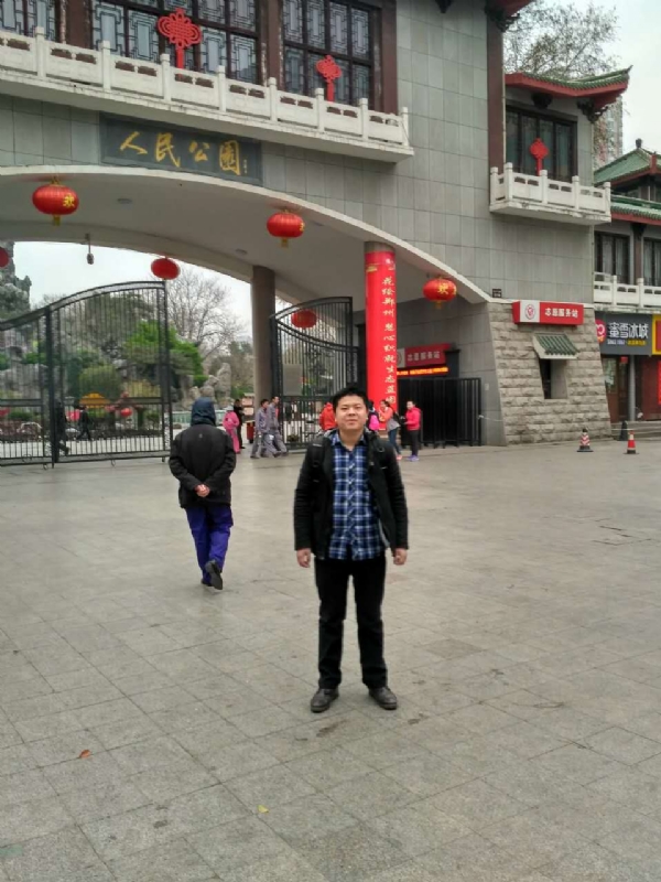 在奋斗的第一张照片--邵阳相亲服务中心