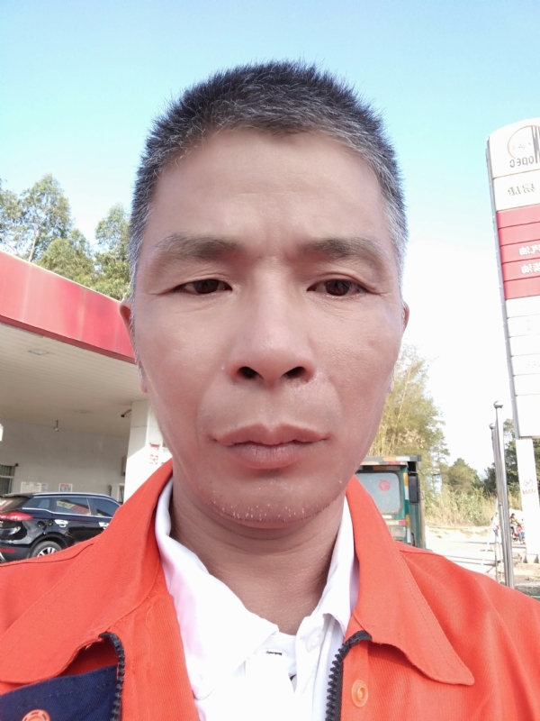 静候缘分的第一张照片--邵阳相亲服务中心