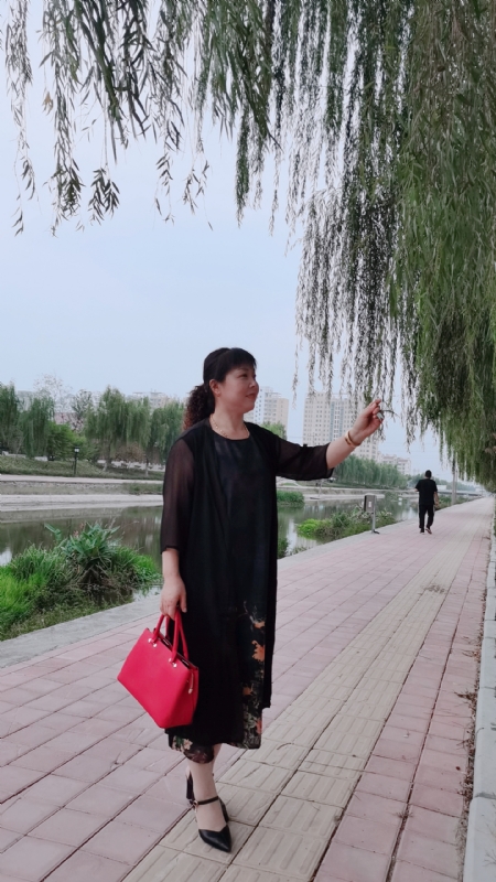 周本玲的第一张照片--邵阳相亲服务中心