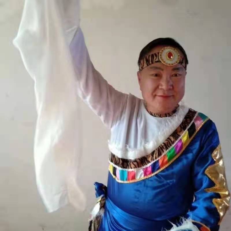 走在冷风中的第一张照片--邵阳相亲服务中心