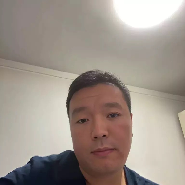 穿唐装的松鼠的第一张照片--邵阳相亲服务中心