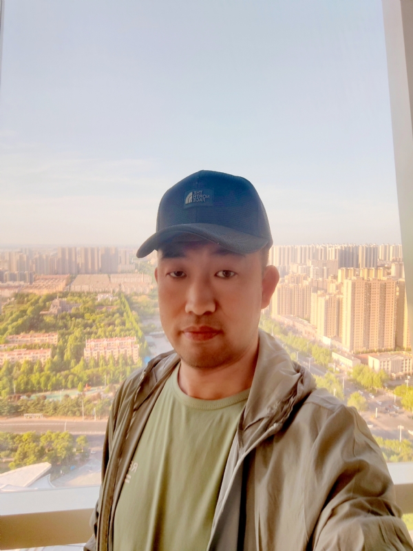 勇攀高峰的第一张照片--邵阳相亲服务中心