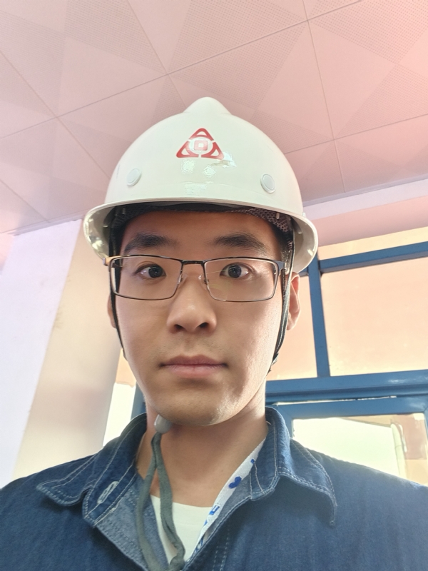 何鹏宇的第二张照片--邵阳相亲服务中心
