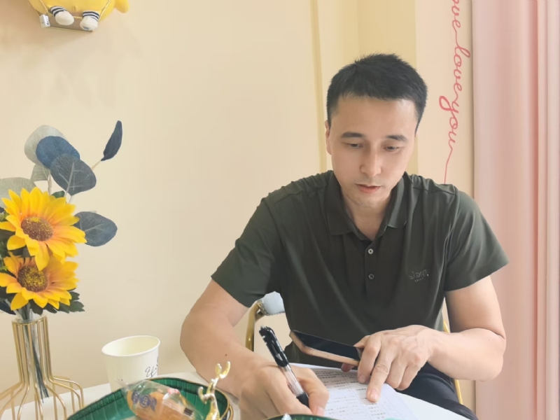 笑看一切的第二张照片--邵阳相亲服务中心