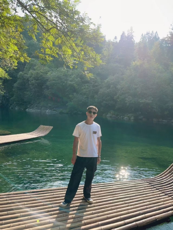 林言的第三张照片--邵阳相亲服务中心