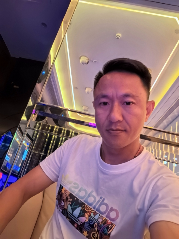 辞岸的第一张照片--邵阳相亲服务中心